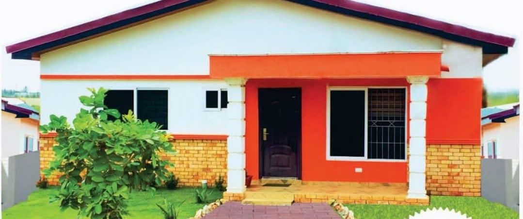Two-bedroom detached Mayflower house with orange porch
